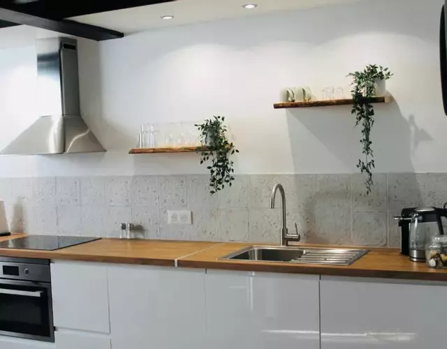 Duplex atypique rénové en plein centre du village