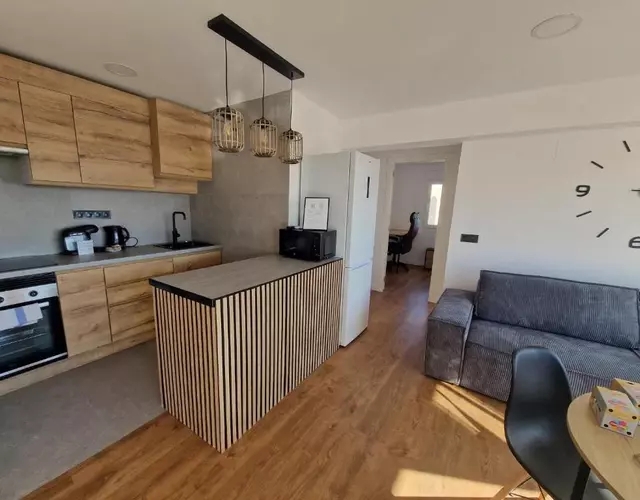 Renovated & Comfortable Apartment with Lift