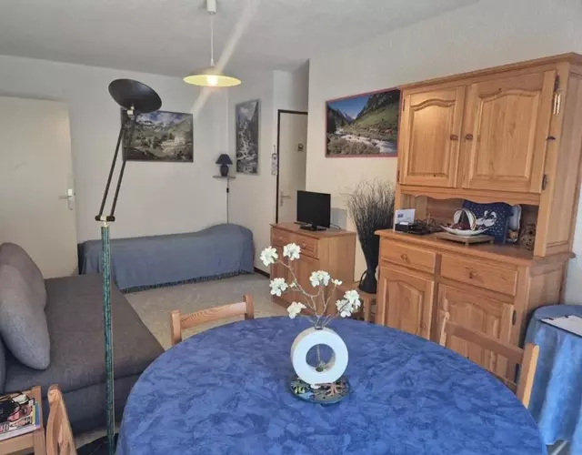 Appartement T2 avec Balcon et Parking à Cauterets - FR-1-234-350