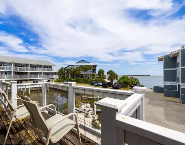 Cove Cottage - Gulf front stilt home