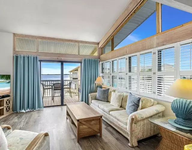 Scallop Shores a Cedar Cove Condo