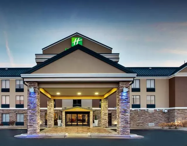 Holiday Inn Express Hotel & Suites Cedar Rapids I-380 at 33rd Avenue by IHG