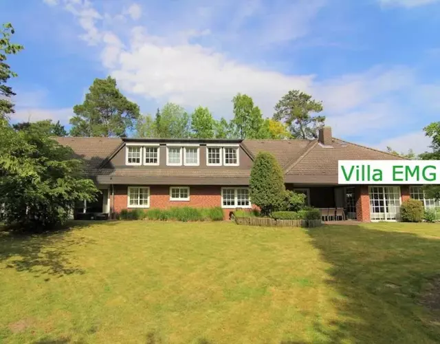 Ferienhaus Villa EMG Celle nah Hannover mit Pool, Kamin, Garten, Teich, Wald, Partyraum für Familien Gruppen bis 22 Personen