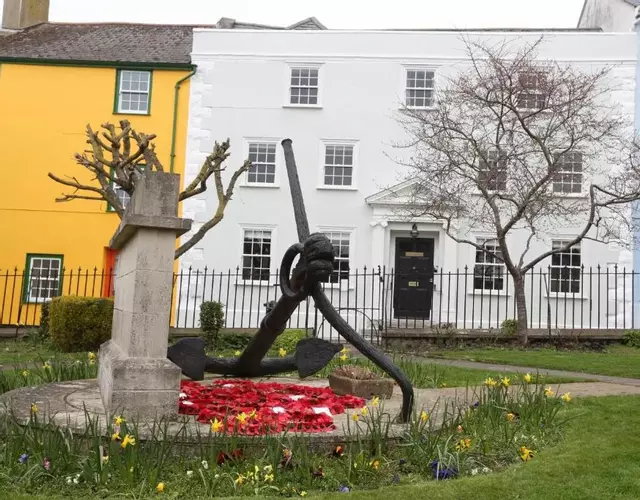 Monmouth House Lyme Regis, Up to 16 guests, dog friendly, garden, hot tub