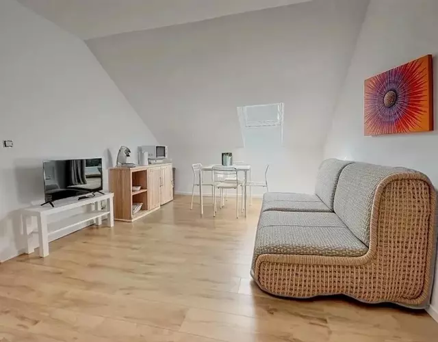 Station 82 C Charleroi-Airport