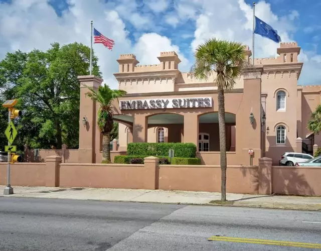 Embassy Suites Charleston - Historic District