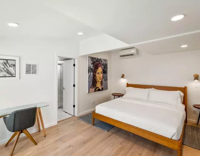 Boutique Room steps from Downtown Mall Rose Jean Room 2