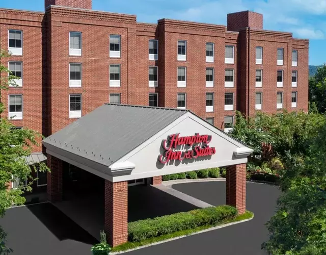 Hampton Inn & Suites Charlottesville at the University