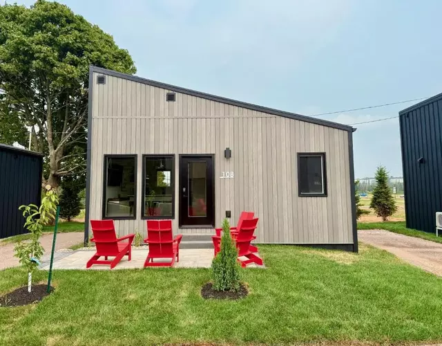 Royalty Maples Motel & Cottages