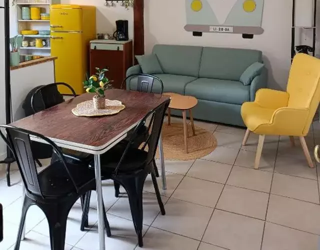Appart' année 70 qui ose les couleurs