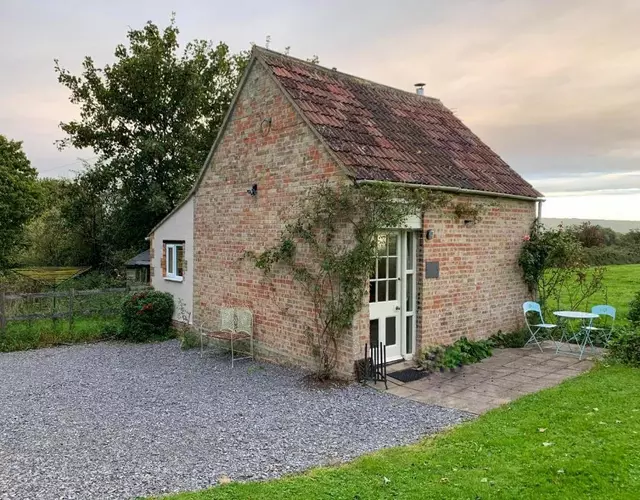 Ian's Cottage, Wedmore - country cottage for two