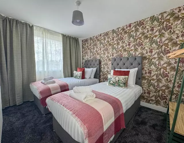 Cosy 3BR Flat With Free Parking Near Marina