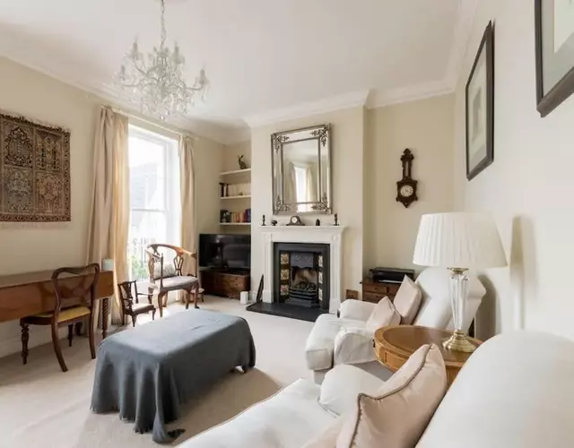 Four bedroom townhouse in famous Suffolks area