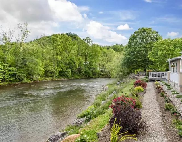 Best Western Plus River Escape Sylva / Dillsboro