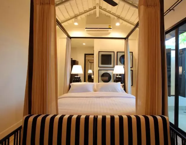 99 The Gallery Hotel