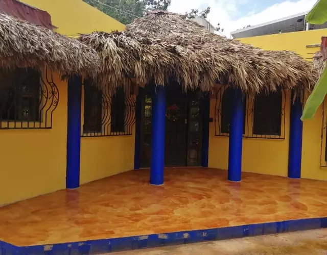 La casa de piedra y colores en Chichén Itzá