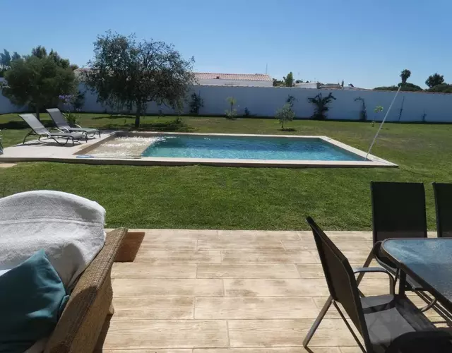 Villa Olivia con Piscina, Jardin y Parking