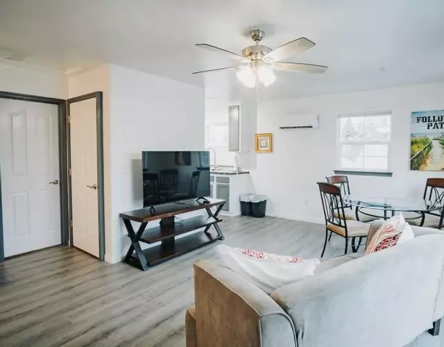 Gorgeous Upstairs Studio with Patio and Laundry