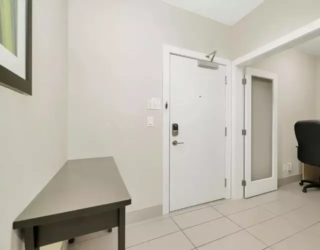 2BR Lakefront Lux Escape!