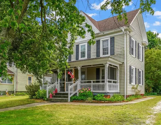 Serendipity - On main Street with screened porch!