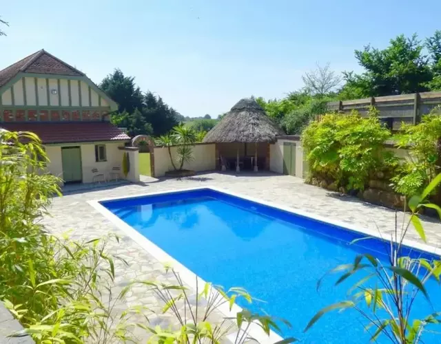 Cotswold Country house Villa Retreat With Pool