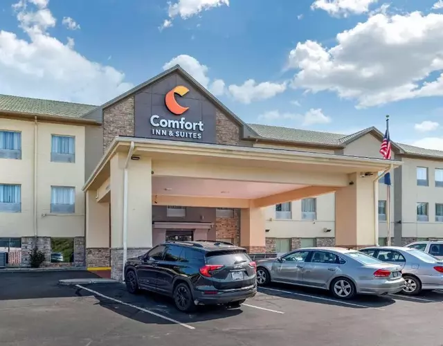 Comfort Inn & Suites Cincinnati Uptown Clifton