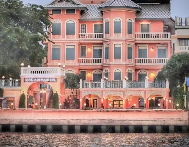 Hiranyakul House Riverside