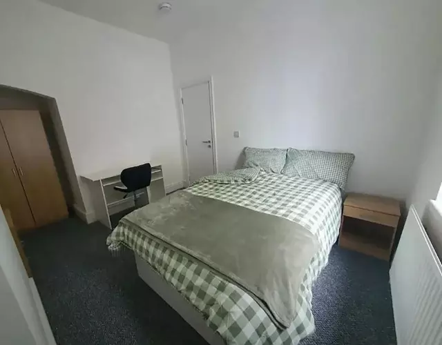 Double Bed L1 Burnley City Centre