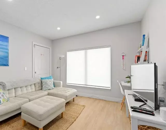 Romantic 1BR Cottage, 1 block from the Beach, 3 min Walk to Downtown