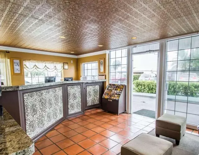 Econo Lodge Cocoa Beach - near the Port