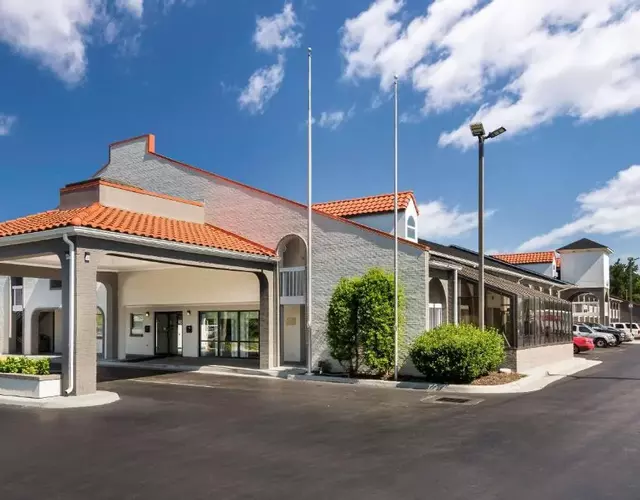 Rodeway Inn At Fort Lee