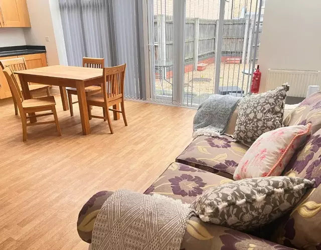 4 Bedroom House, 5 mins to Colchester Station, Contractors, free Parking, WiFI