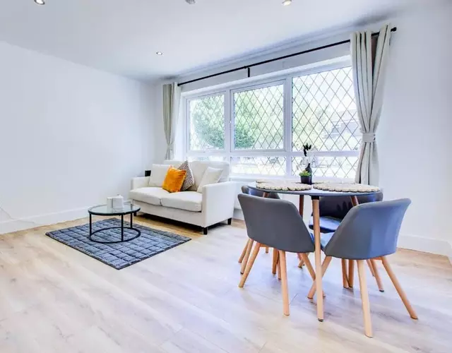 Superb 4 Bed House with Driveway and Garden