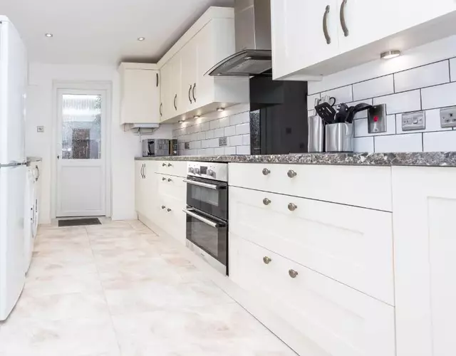 The White & Warm, Free Parking & Wifi, 8 beds