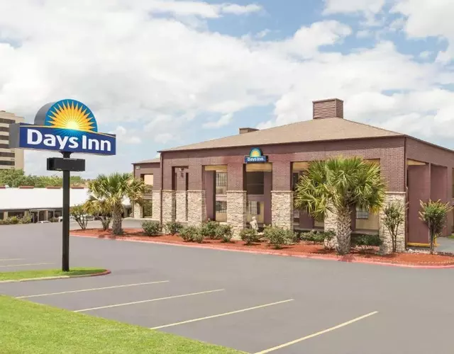 Days Inn by Wyndham College Station University Drive