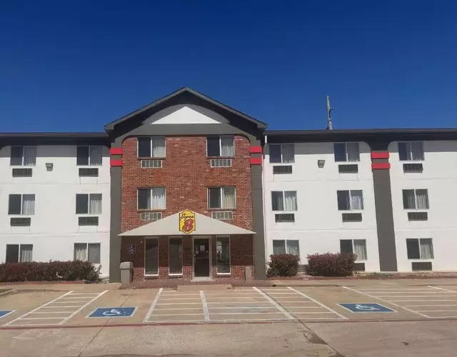 Super 8 by Wyndham College Station