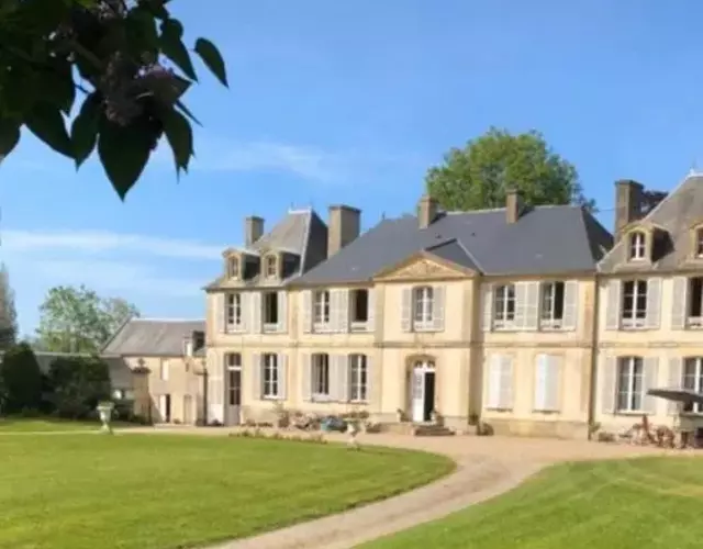Les Escuries, dépendances du Château