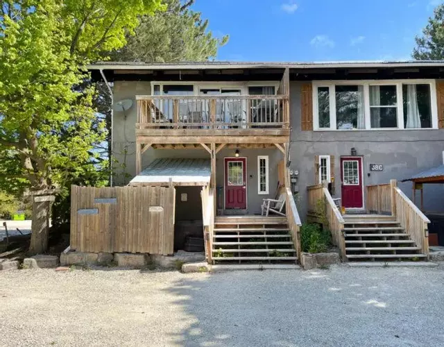 Happy Daze Big Space Near Village Lots of fun Hot Tub