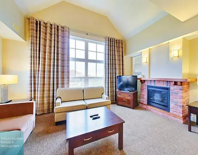 Spacious Blue Mountain 2 Storey - Wifi, Pool, Close to the Village & Golf