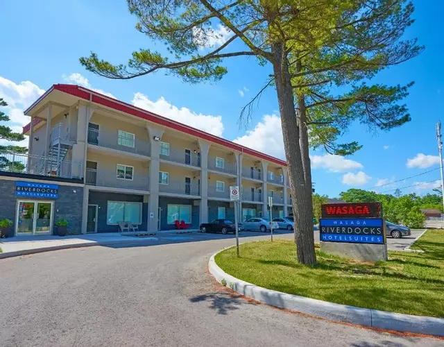 Wasaga Riverdocks Hotel Suites