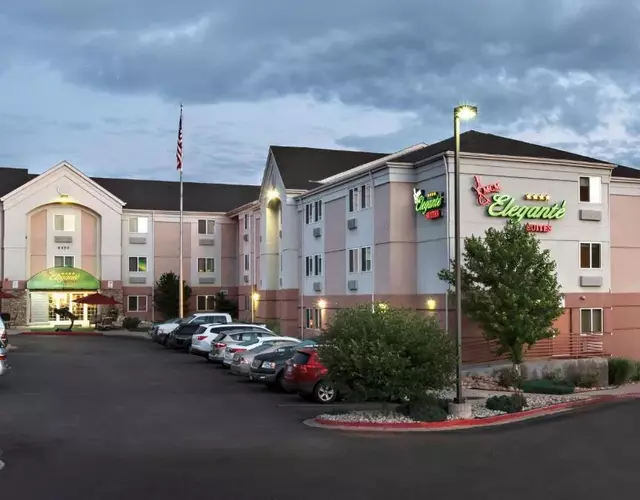 MCM Elegante Suites