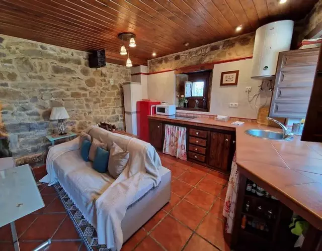 14A04 Casa de piedra Colunga