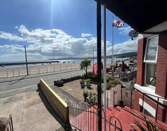 Stunning 2 Bedroom Sea View Apartment With Parking