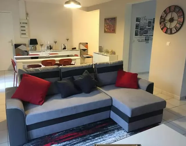 centre Pierrefonds superbe appartement + parking