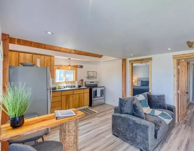 #StayinMyDistrict Lakeside Cottage