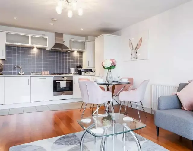 Mojo - Modern Apartment with Balcony