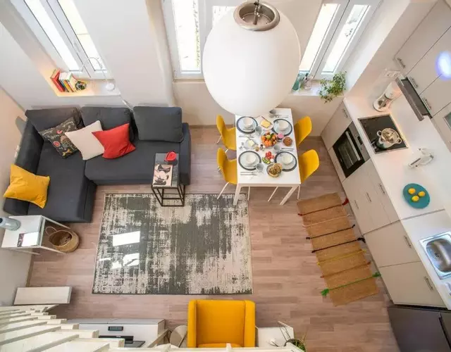 Newly Renovated 1730's Venetian Loft (01) !