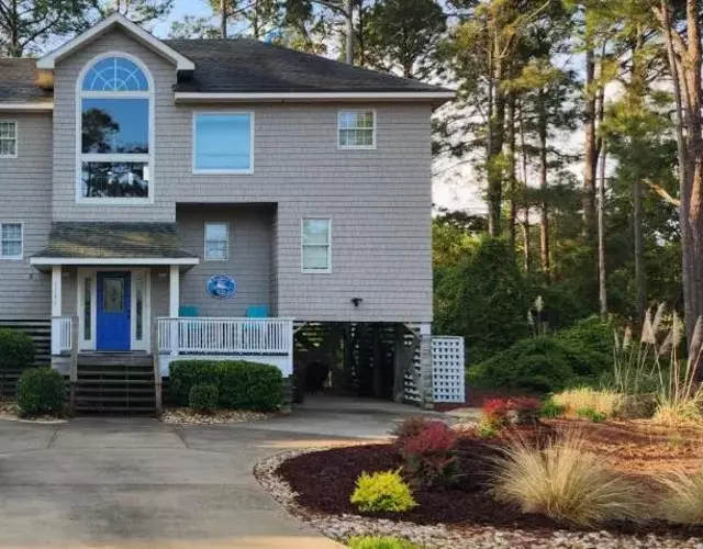 4min Walk to Beach with Resort Pool Gym Hot Tub