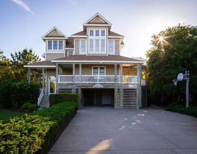 Steps to Beach Private Pool Spa & Spacious Yard