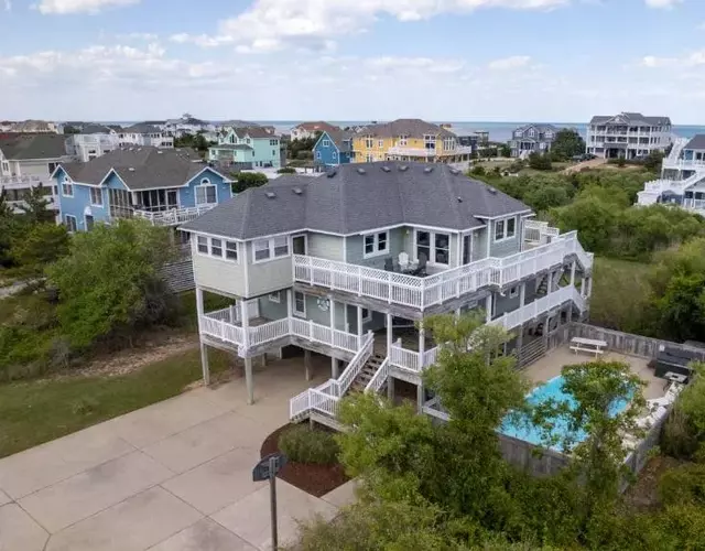 Third Row Whalehead Home with Pool and Spa Sleeps 22